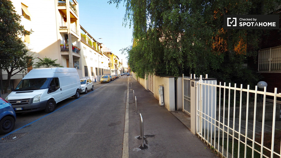 Immagine 10 di Ufficio in affitto  in Via Legnone a Milano