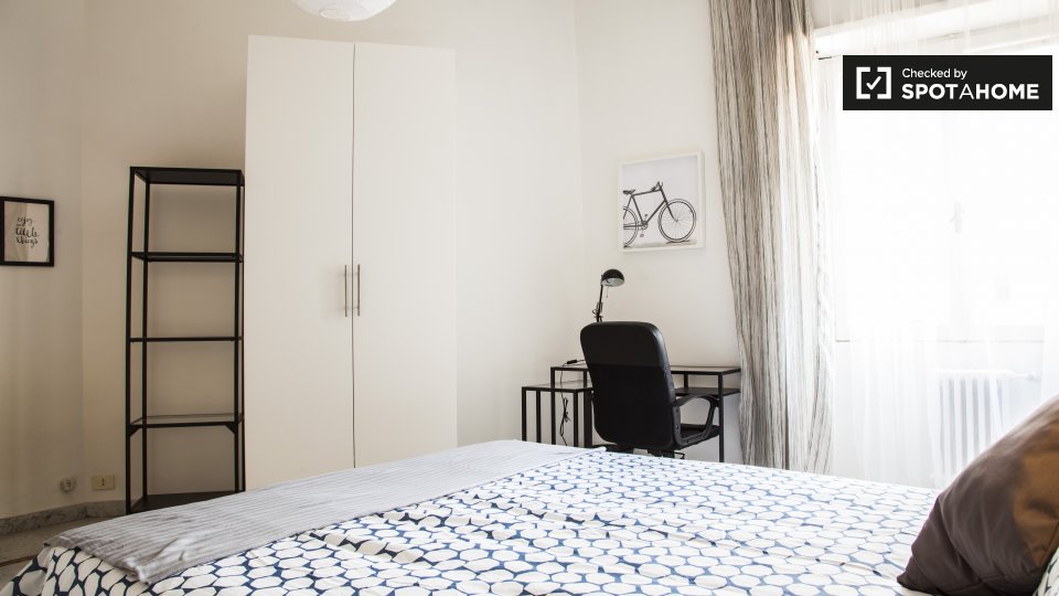 Immagine 4 di Camera condivisa in affitto  in Via Nemorense, 00198 Roma RM, Italy a Roma