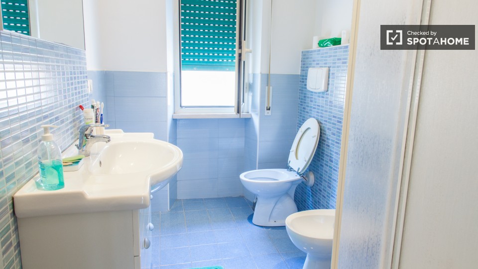 Immagine 9 di Camera condivisa in affitto  in Via dei Platani a Roma