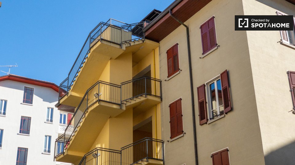 Immagine 16 di Camera condivisa in affitto  in Via Anton Giulio Barrili a Milano