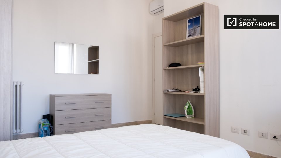 Immagine 18 di Camera condivisa in affitto  in Viale dei Salesiani a Roma