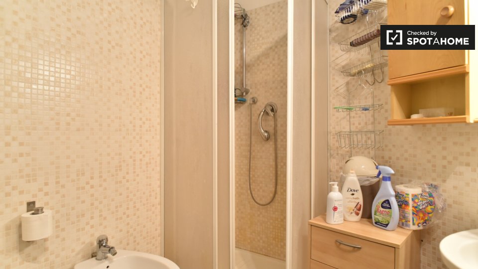 Immagine 15 di Camera condivisa in affitto  in Piazza Vittorio Emanuele II, 00185 Roma RM, Italy a Roma