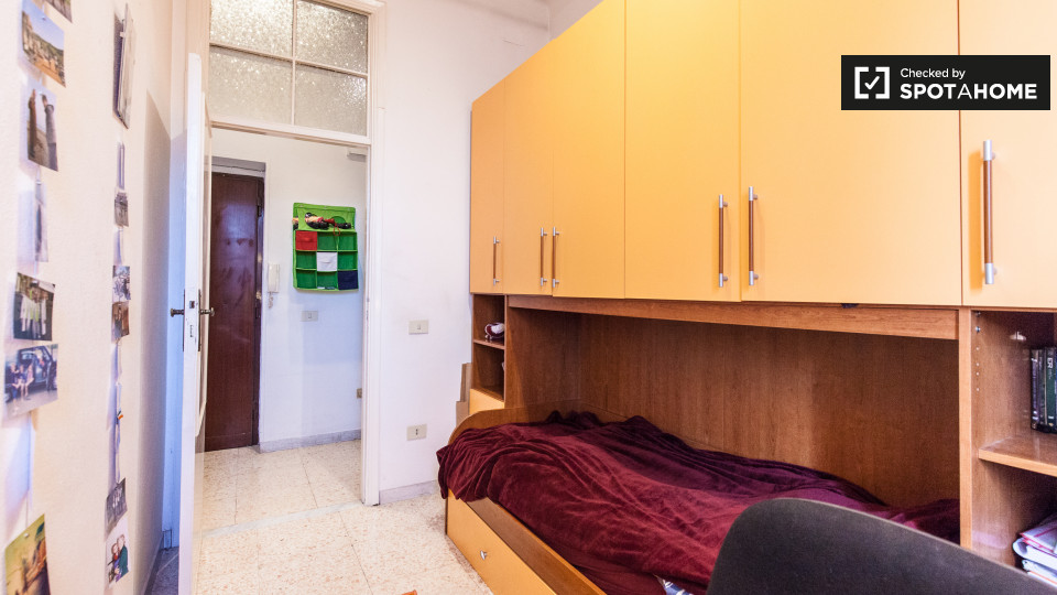 Immagine 12 di Camera condivisa in affitto  in Via Ostiense a Roma