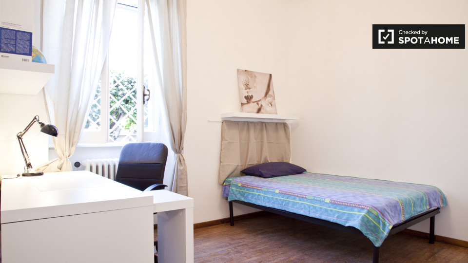 Immagine 12 di Camera condivisa in affitto  in Via Temistocle Calzecchi Onesti a Roma