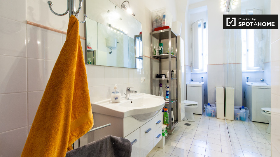 Immagine 16 di Camera condivisa in affitto  in Via Ettore Rolli a Roma