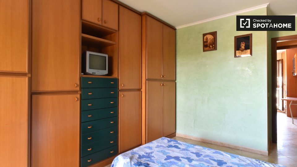 Immagine 19 di Camera condivisa in affitto  in Via Tullio Garbari, 00125 Roma RM, Italy a Roma