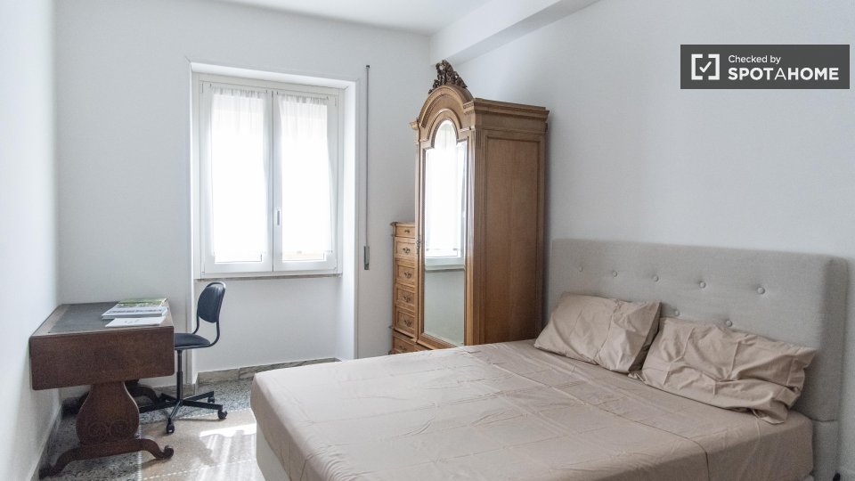 Immagine 5 di Camera condivisa in affitto  in Via Vetulonia a Roma