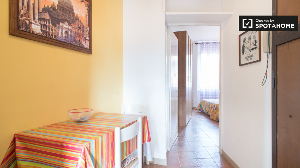 Immagine 5 di Appartamento in affitto  in Via Dacia a Roma