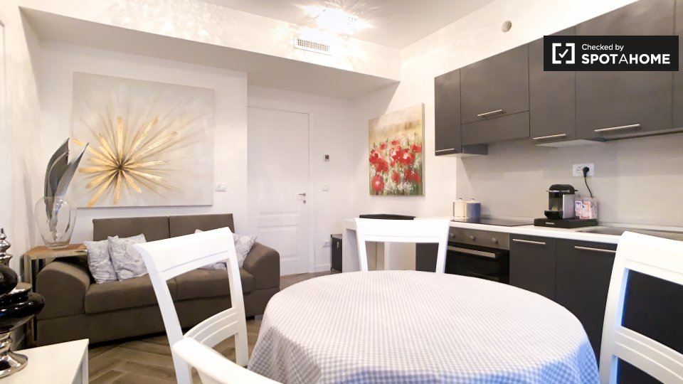 Immagine 2 di Appartamento in affitto  in Via Giuseppe Giacosa, 15, 00137 Roma RM, Italy a Roma