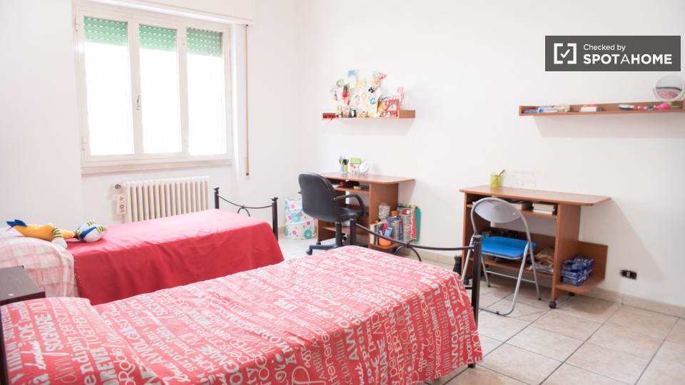 Immagine 14 di Camera condivisa in affitto  in Via Ostiense a Roma