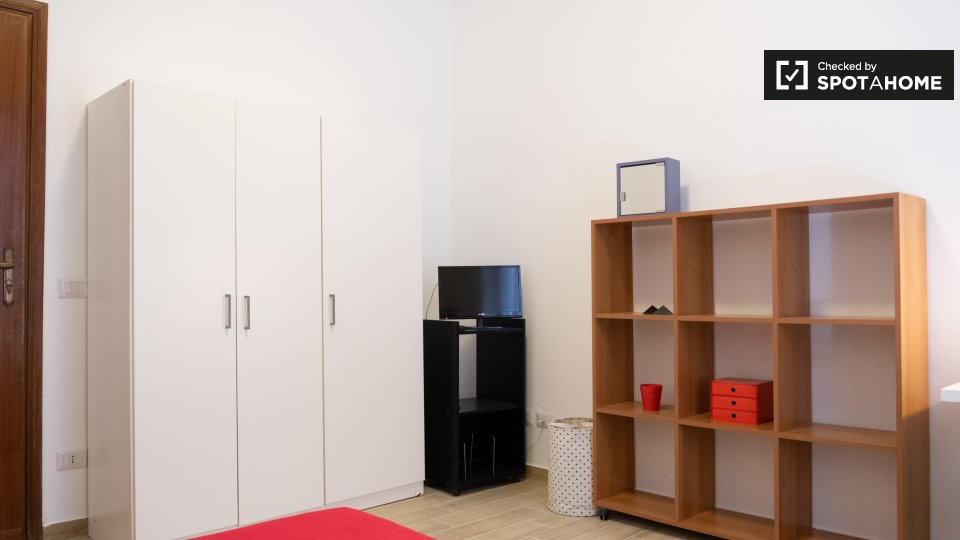 Immagine 10 di Camera condivisa in affitto  in Via dei Campani, 00185 Roma RM, Italy a Roma