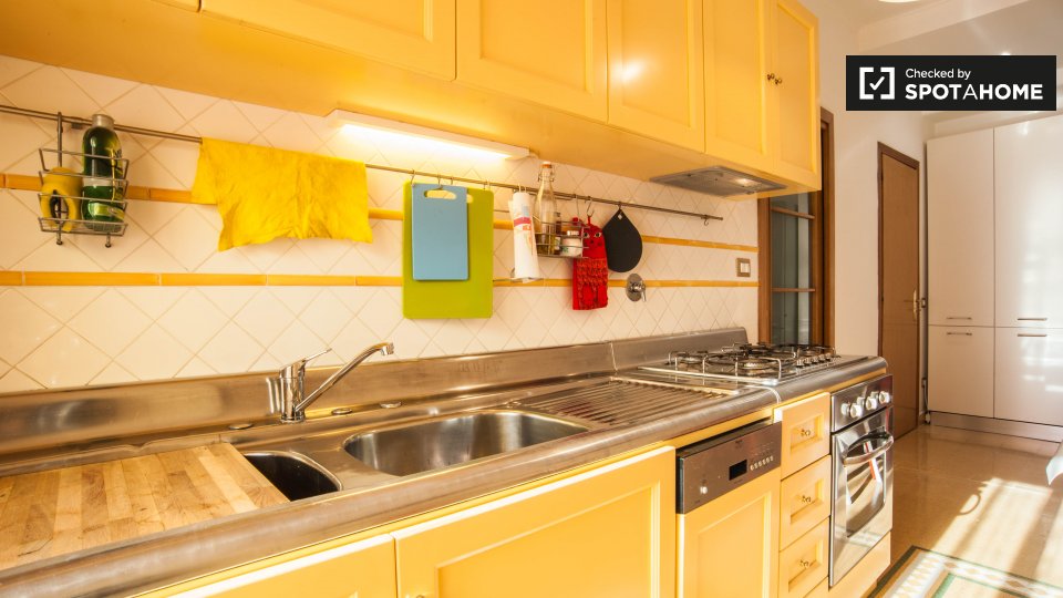 Immagine 7 di Camera condivisa in affitto  in Via Nemorense, 00199 Roma RM, Italy a Roma