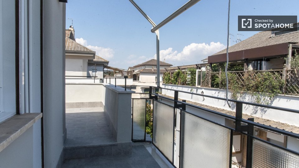 Immagine 18 di Appartamento in affitto  in Via Pietro Maffi a Roma