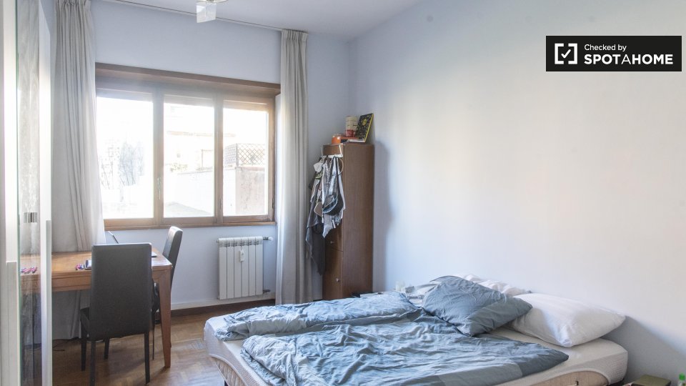 Immagine 5 di Camera condivisa in affitto  in Via Siria a Roma