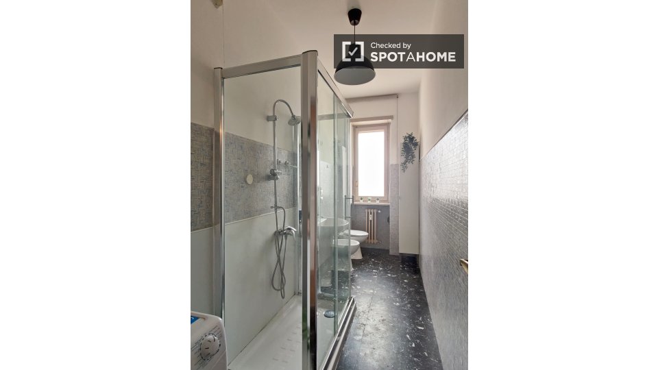 Immagine 14 di Camera condivisa in affitto  in Via Donatello a Milano