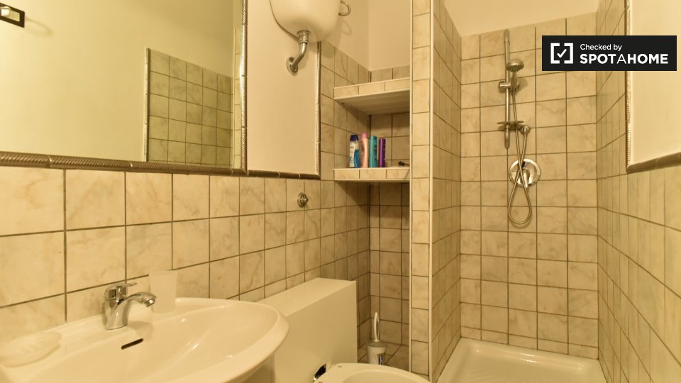 Immagine 14 di Camera condivisa in affitto  in Viale Giacomo Aicardi a Roma