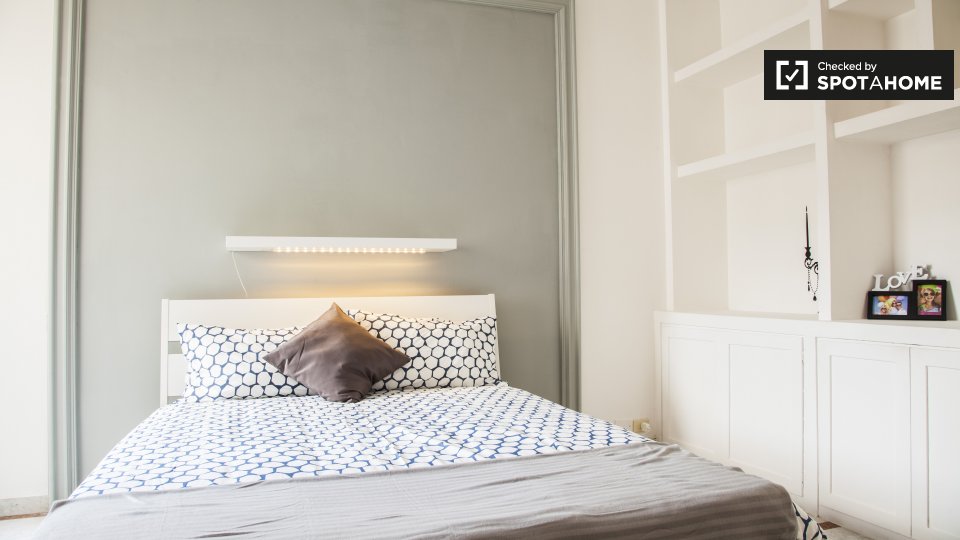 Immagine 2 di Camera condivisa in affitto  in Via Nemorense, 00198 Roma RM, Italy a Roma