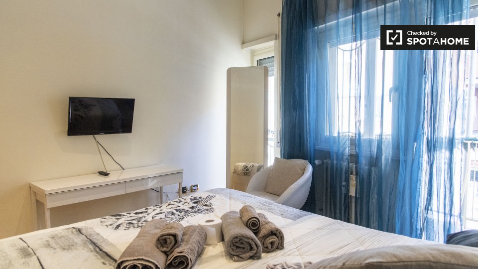 Immagine 2 di Camera condivisa in affitto  in Via Tigrè a Roma