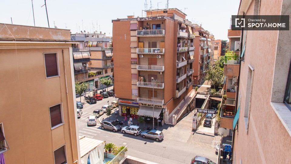 Immagine 13 di Camera condivisa in affitto  in Via dei Platani a Roma