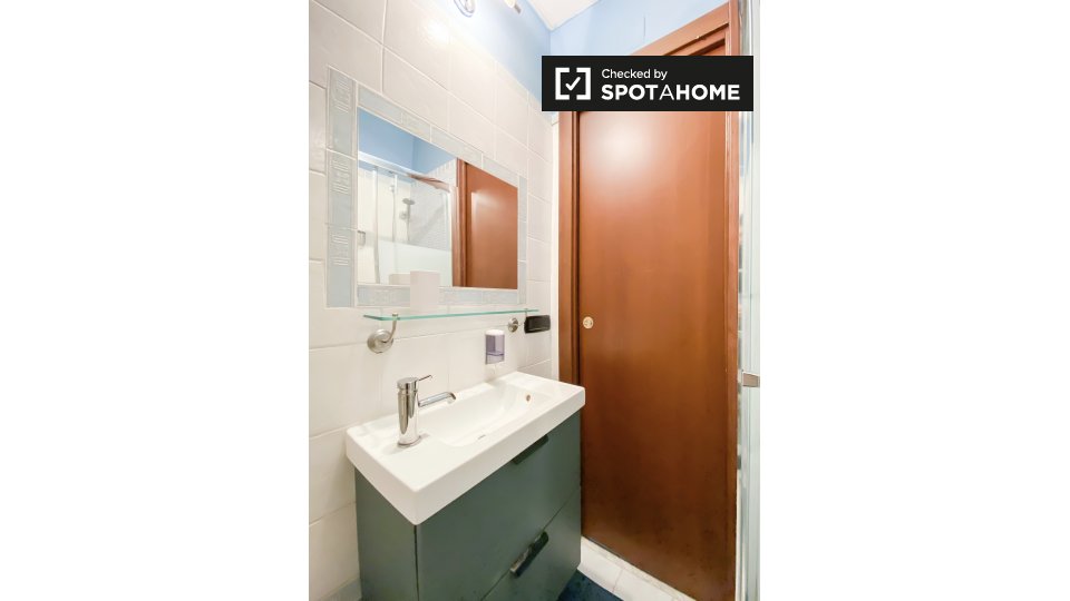 Immagine 8 di Camera condivisa in affitto  in Via Matteo Boiardo a Roma