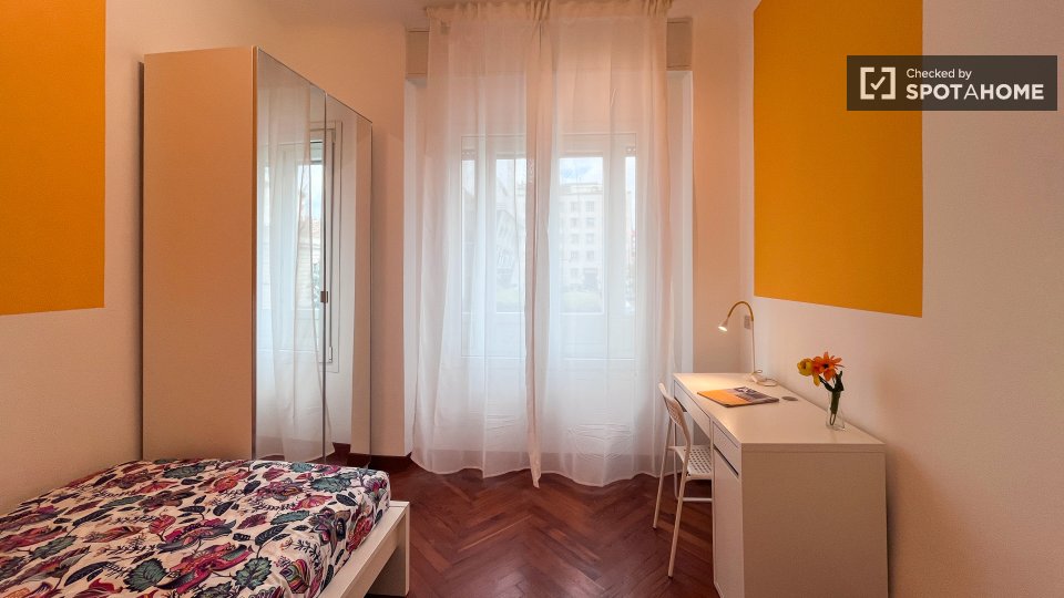 Immagine 4 di Camera condivisa in affitto  in P.za XXV Aprile a Milano