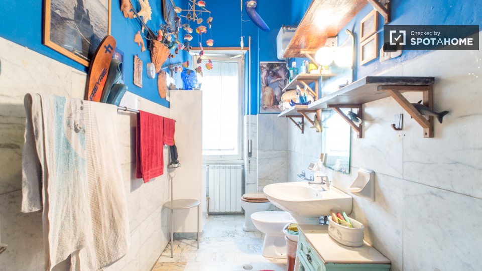 Immagine 11 di Camera condivisa in affitto  in Via Raffaele Balestra a Roma