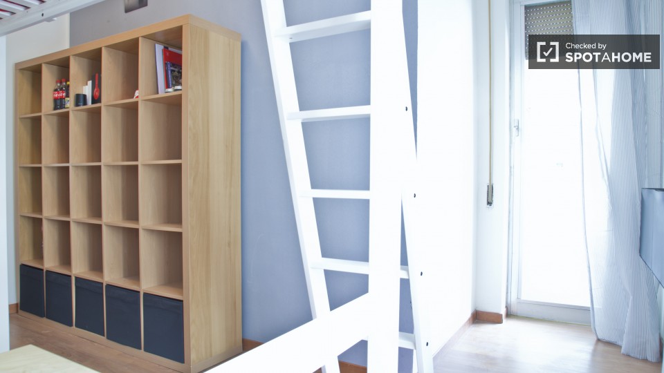 Immagine 3 di Camera condivisa in affitto  in Viale Libia a Roma