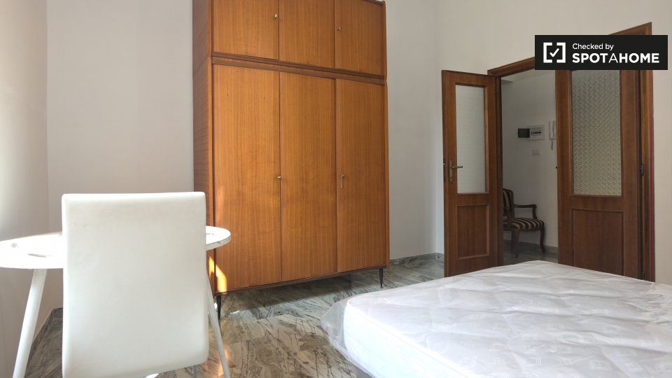 Immagine 12 di Camera condivisa in affitto  in Via Annibal Caro a Roma