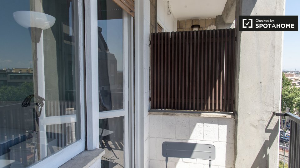 Immagine 2 di Camera condivisa in affitto  in Viale Etiopia a Roma