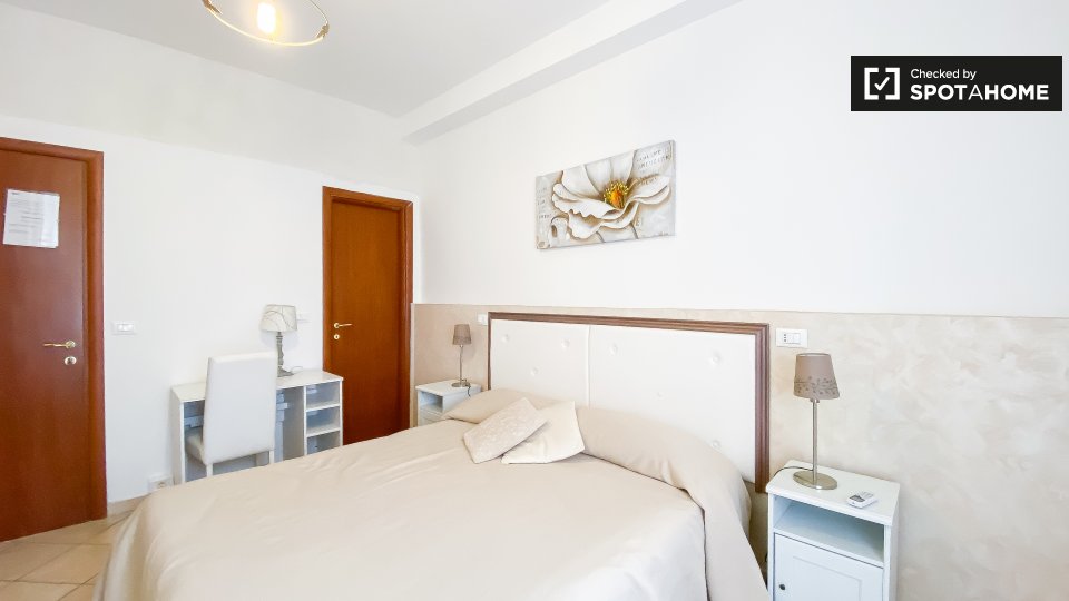 Immagine 18 di Camera condivisa in affitto  in Via Giovanni da Empoli a Roma