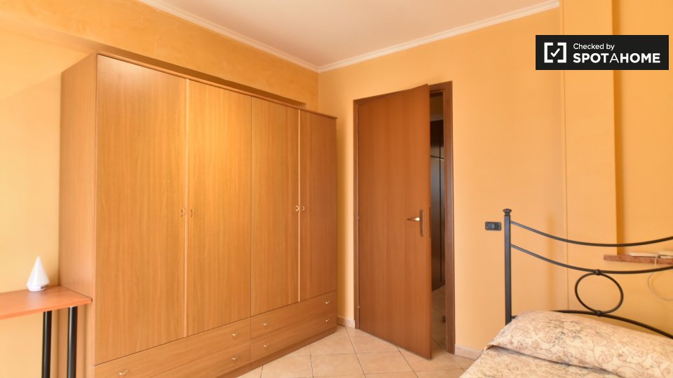 Immagine 16 di Camera condivisa in affitto  in Via Tullio Garbari, 00125 Roma RM, Italy a Roma