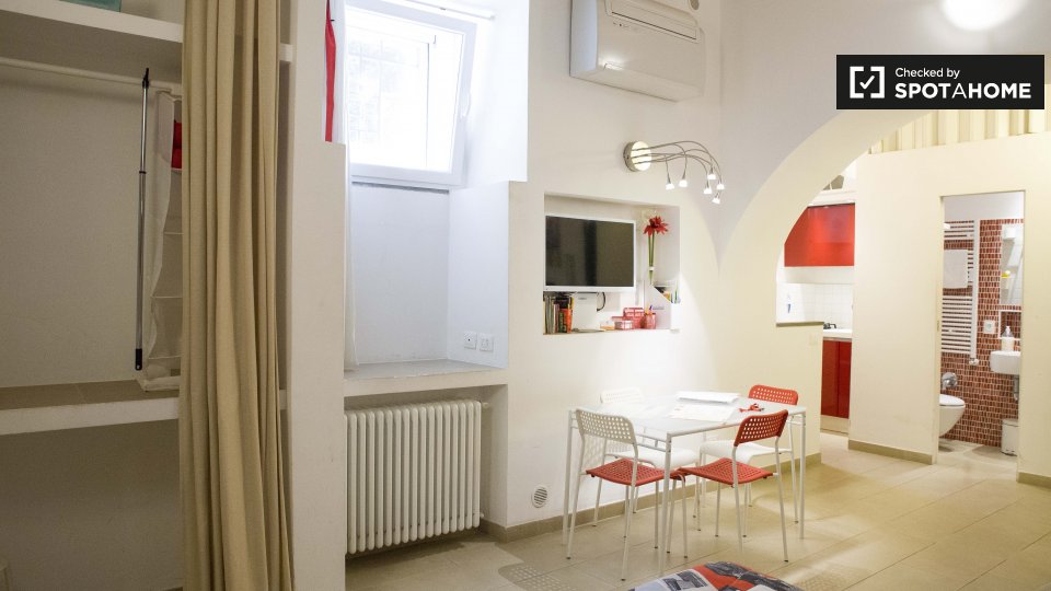 Immagine 4 di Ufficio in affitto  in Via Statilia a Roma