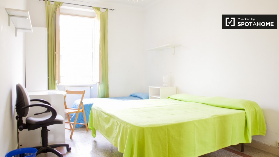 Immagine 6 di Camera condivisa in affitto  in Via Dacia a Roma