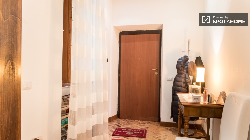 Immagine 17 di Camera condivisa in affitto  in Via Napoli a Roma