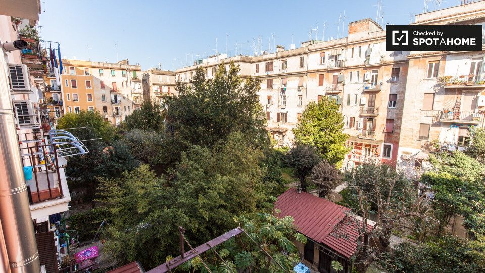 Immagine 17 di Camera condivisa in affitto  in Via Ettore Rolli a Roma