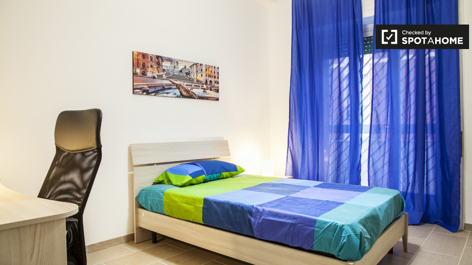 Immagine 4 di Camera condivisa in affitto  in Via Lattanzio a Roma