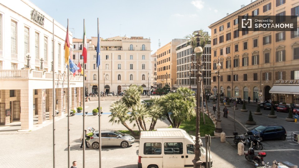 Immagine 5 di Camera condivisa in affitto  in Via Napoli a Roma