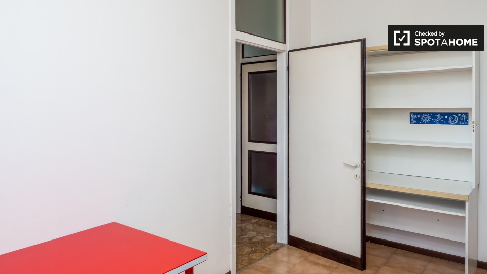 Immagine 3 di Camera condivisa in affitto  in Via Michele Saponaro a Milano