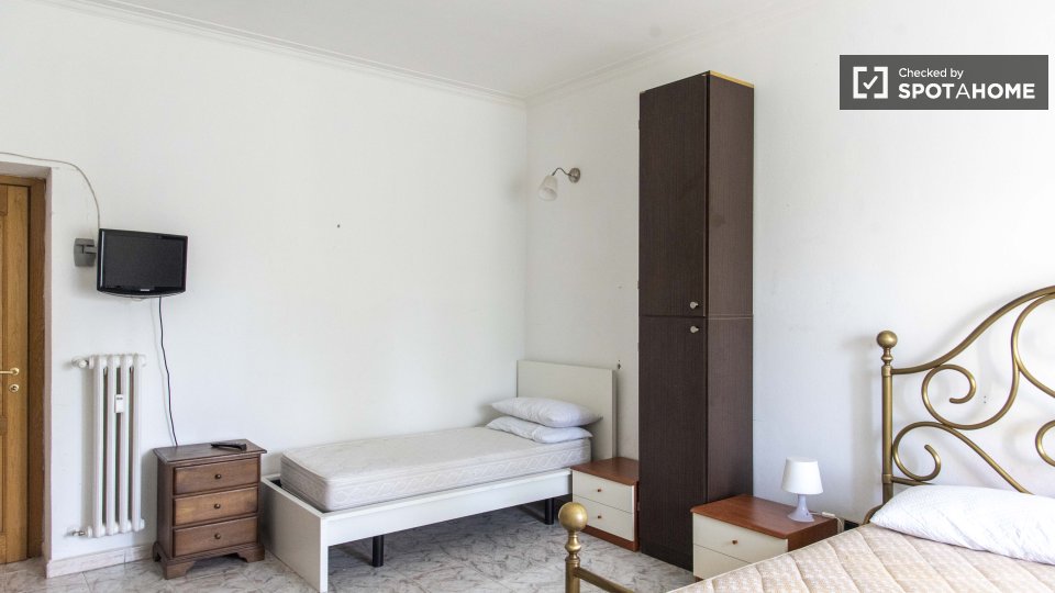 Immagine 18 di Appartamento in affitto  in Piazza Ragusa a Roma