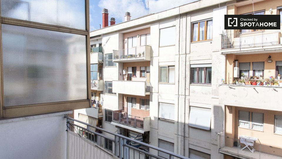 Immagine 15 di Camera condivisa in affitto  in Viale Palmiro Togliatti a Roma