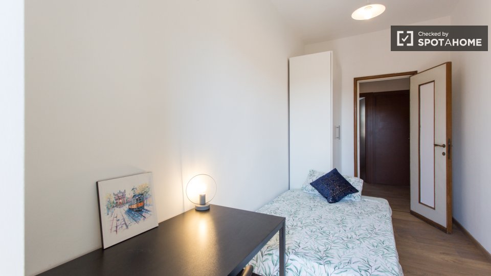 Immagine 3 di Camera condivisa in affitto  in Via Donatello a Milano