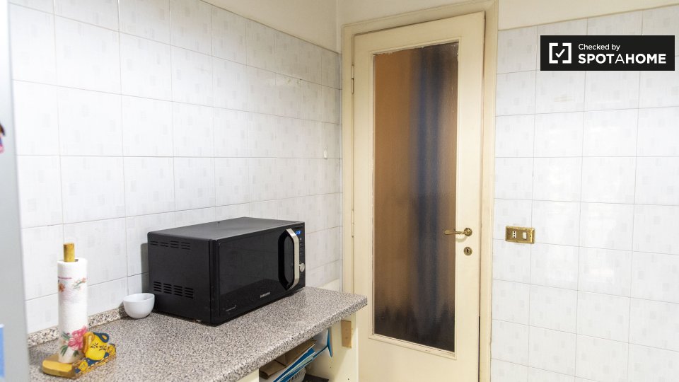 Immagine 15 di Camera condivisa in affitto  in Via di Torrevecchia a Roma