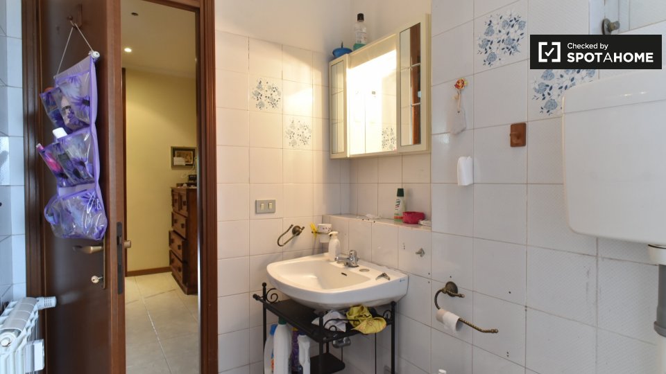 Immagine 16 di Camera condivisa in affitto  in Viale dei Caduti Nella Guerra di Liberazione a Roma