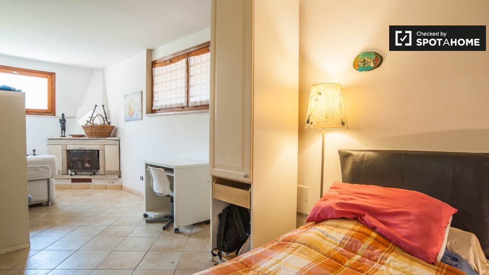 Immagine 13 di Appartamento in affitto  in Via Giolito Dè Ferrari, 00128 Selcetta RM, Italy a Roma