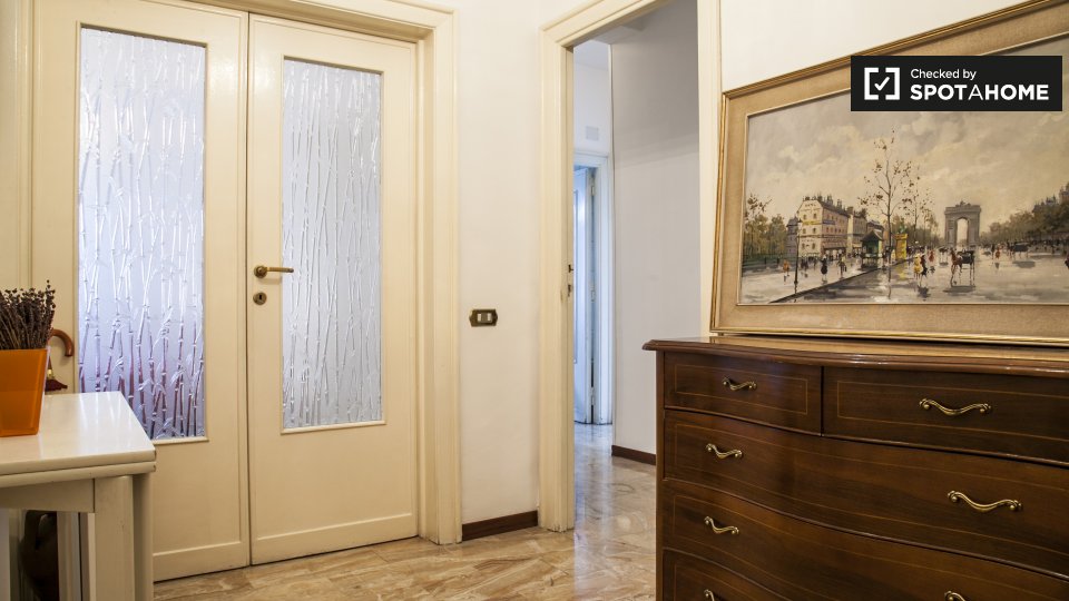 Immagine 16 di Camera condivisa in affitto  in Via Marcantonio Bragadin a Roma