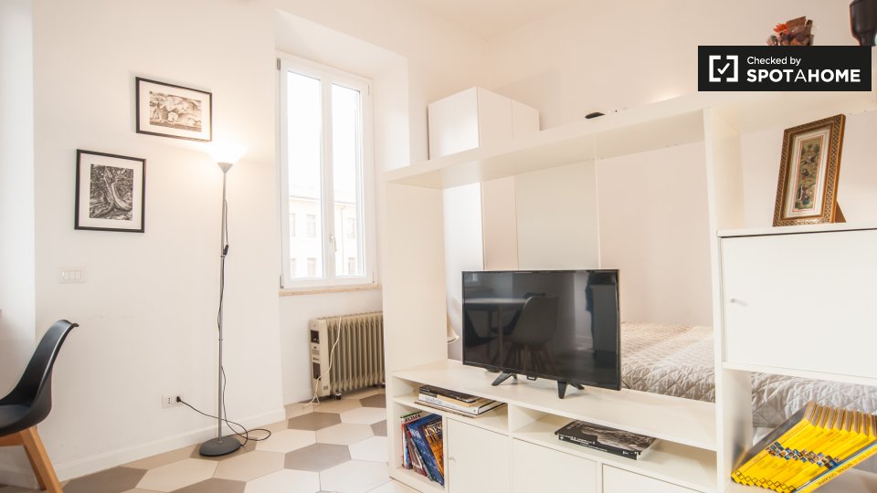 Immagine 3 di Ufficio in affitto  in Via delle Fornaci, 00165 Roma RM, Italy a Roma