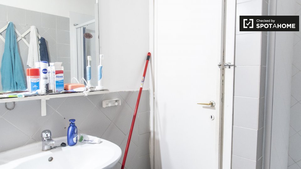 Immagine 12 di Camera condivisa in affitto  in Largo Francesco Anzani a Roma