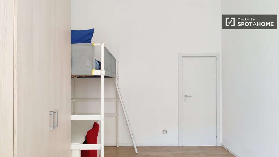 Immagine 3 di Camera condivisa in affitto  in Via Mac Mahon a Milano