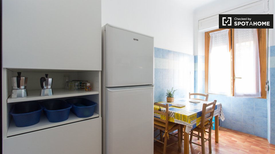 Immagine 6 di Camera condivisa in affitto  in Viale Campania a Milano