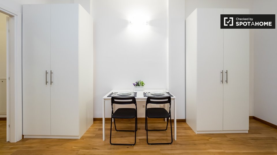 Immagine 4 di Ufficio in affitto  in Via Enrico Cosenz a Milano